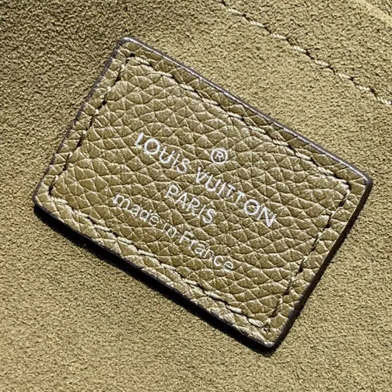 M51418 22.5x17x5.5cm High Quality Bags - Image 8