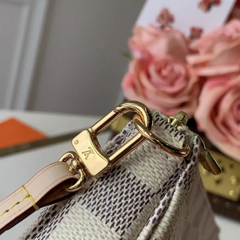 N41207 White 21x13x3cm High Quality Bags - Image 7