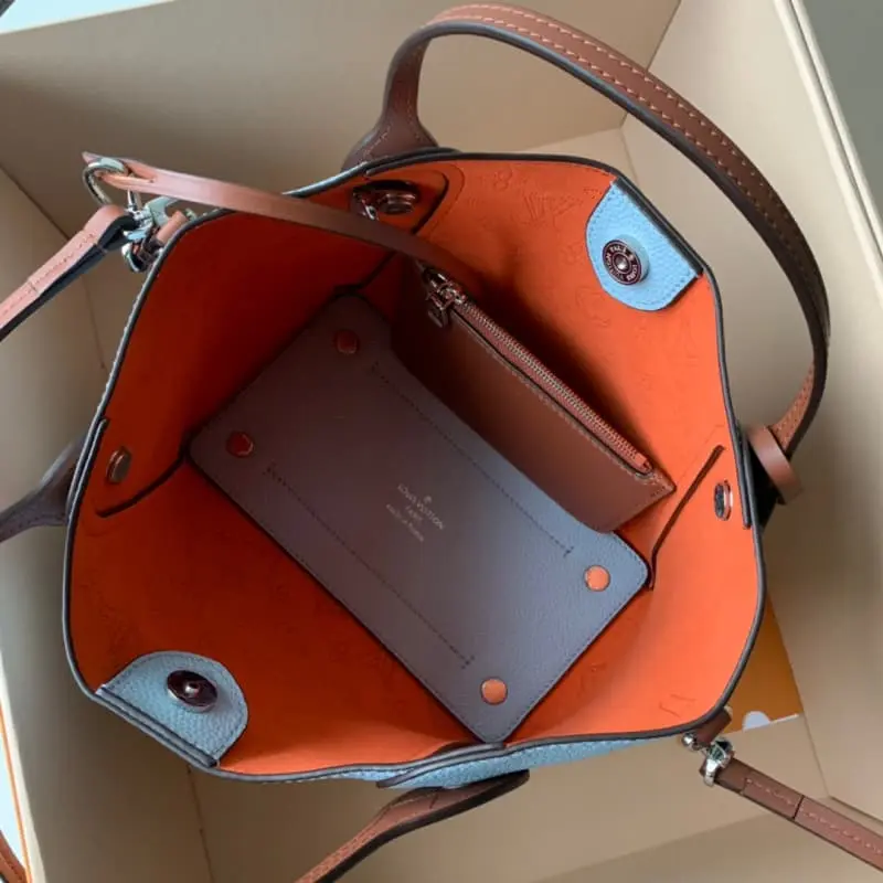 M52975 23x21x13cm High Quality Bags - Image 7