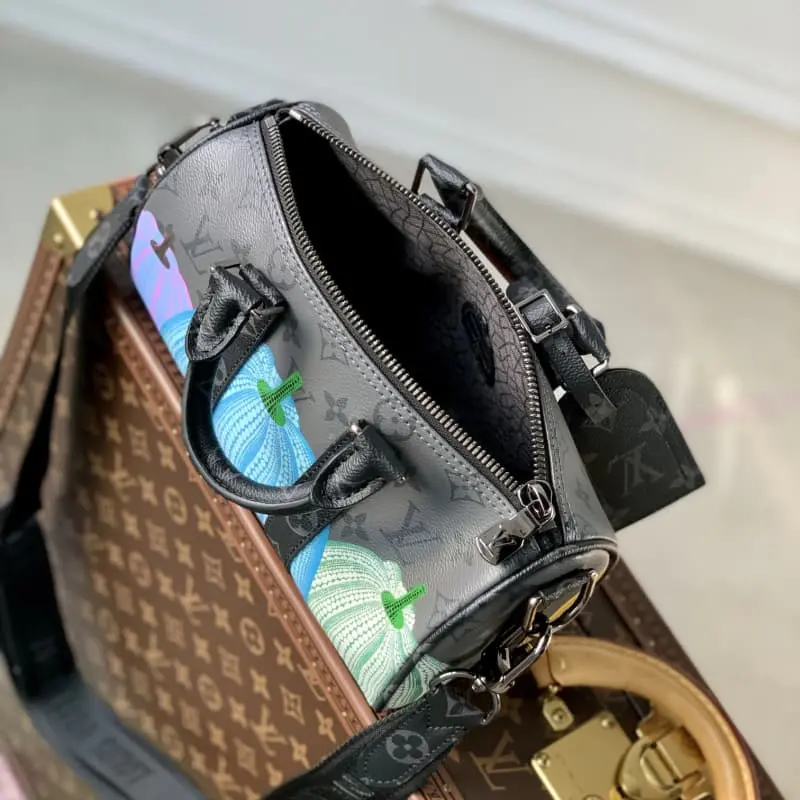 M46437 25x15x11cm High Quality Bags - Image 8