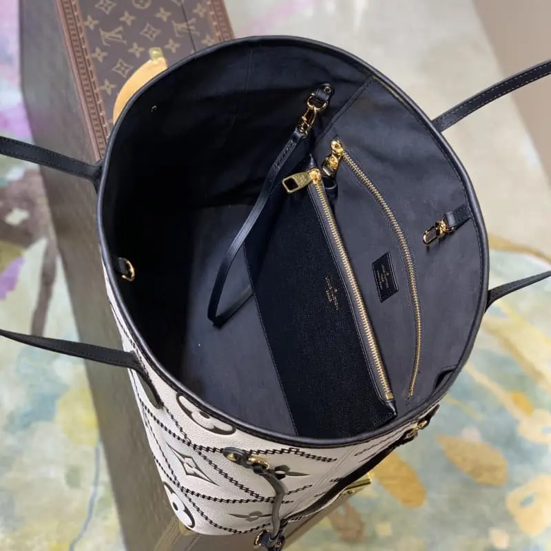 M46039 31x28x14cm High Quality Bags - Image 7