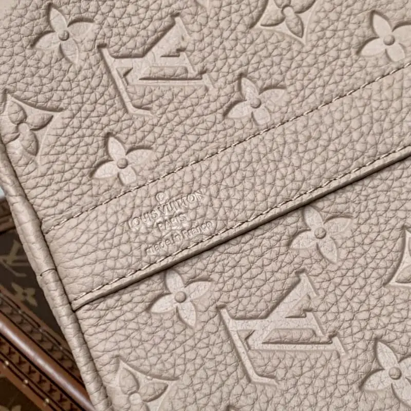 M13865 21x16x34cm High Quality Bags - Image 8