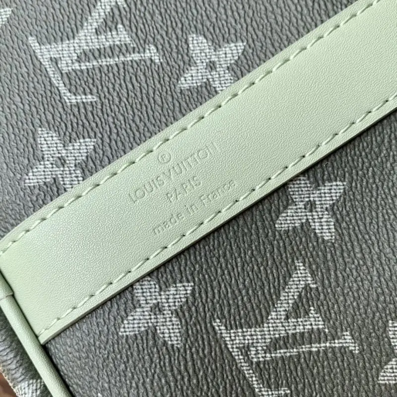 M11718 27x20x45cm High Quality Bags - Image 8