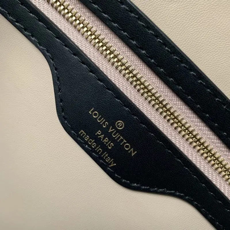 M24206 Black 25x19x15cm High Quality Bags - Image 8