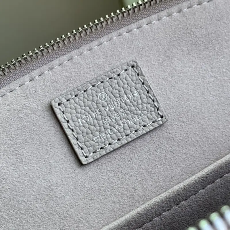 M13803 18x12.5x29cm High Quality Bags - Image 8