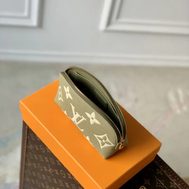 M82493 Green 17x12x6cm High Quality Bags - Image 8