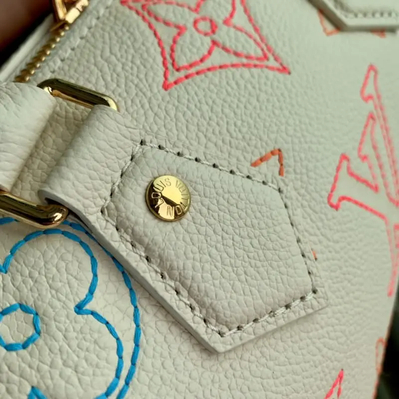 M46667 20.5x13.5x12cm High Quality Bags - Image 8