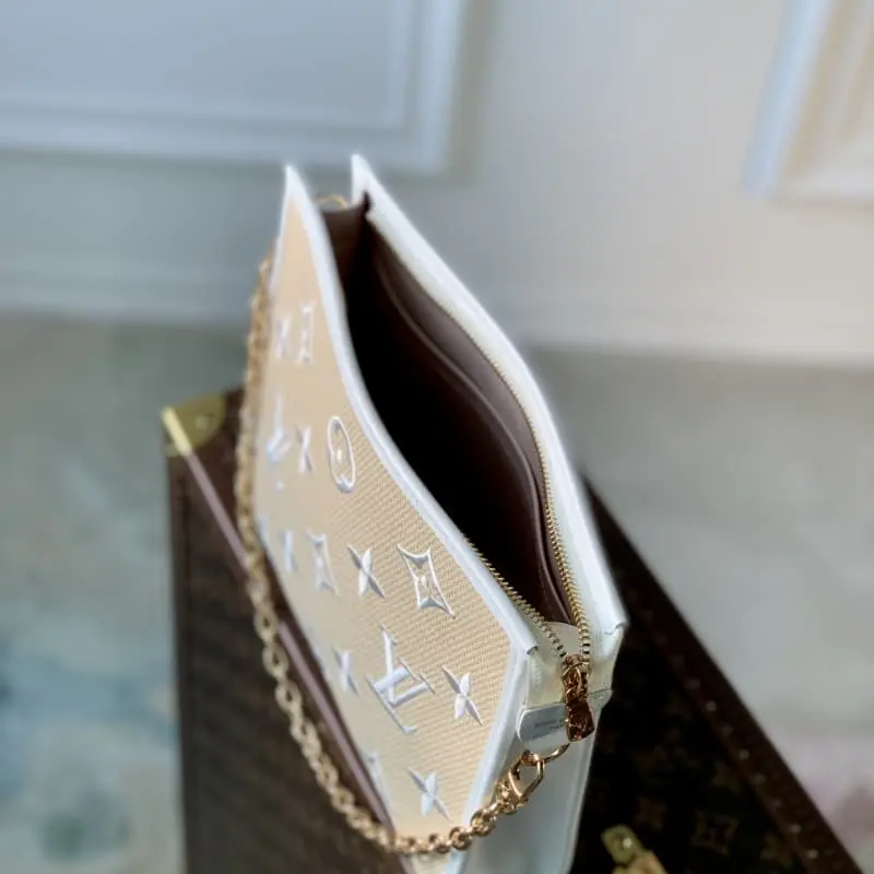 M82521 White 25x20x5.5cm High Quality Bags - Image 8