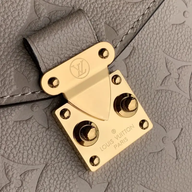 M44738 25x19x7cm High Quality Bags - Image 8