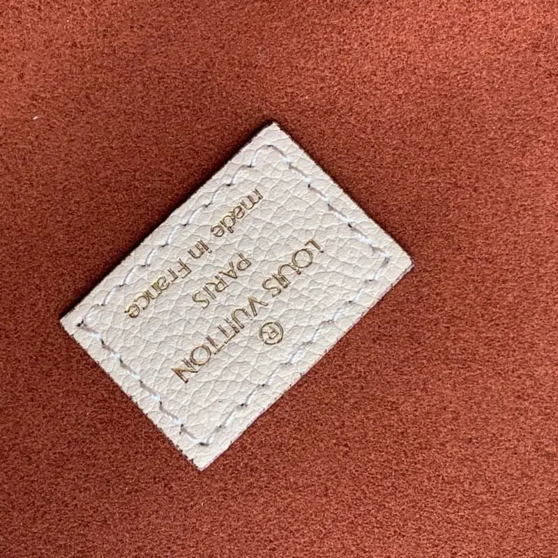 M44738 S1 25x19x7cm High Quality Bags - Image 8