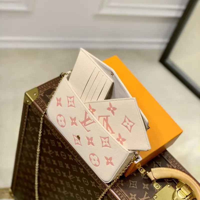 M82047 21x12x3cm High Quality Bags - Image 8