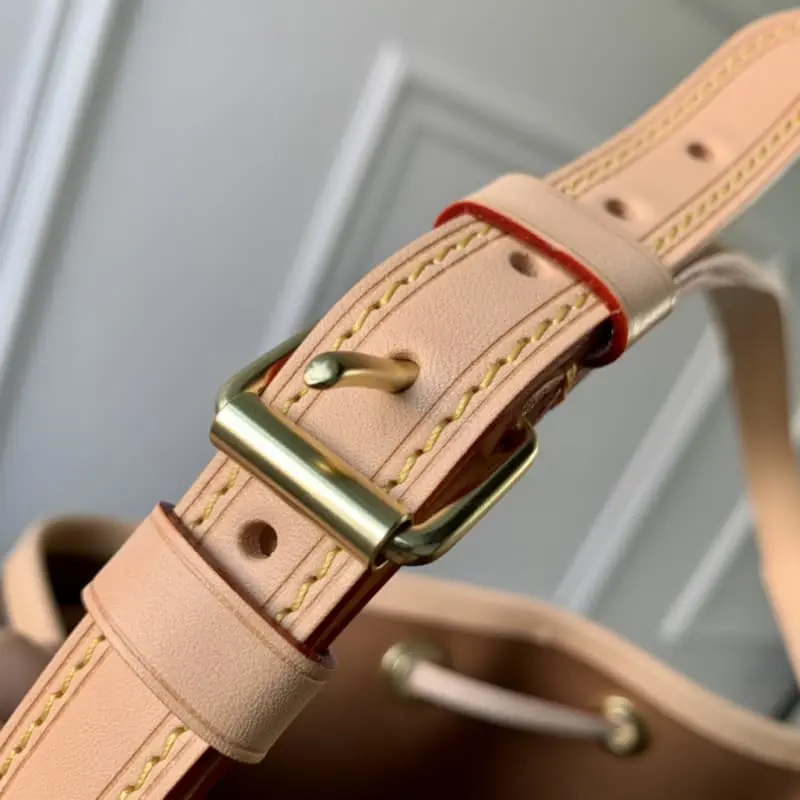 M40817 24x22x15cm High Quality Bags - Image 8