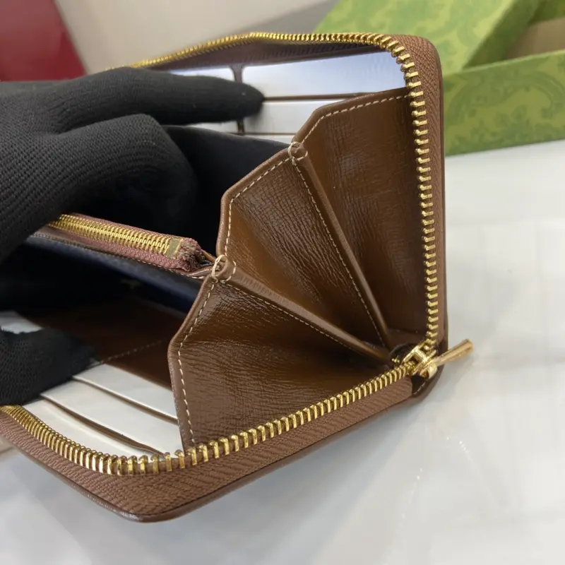 621889 CM 4 High-Quality Bags - Image 8