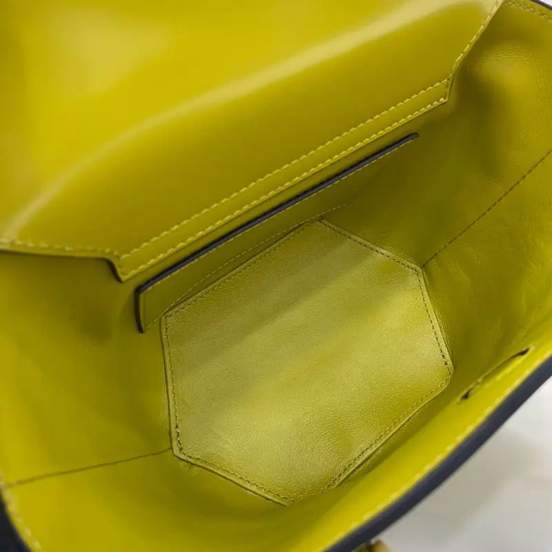 805832 High-Quality Bags - Image 9