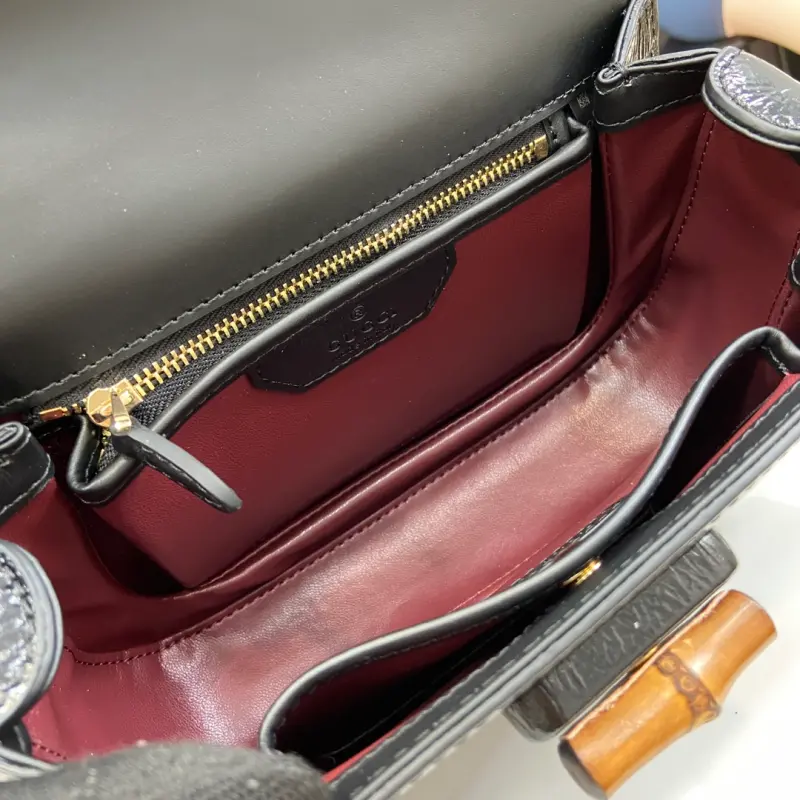 675797 CM 4 High-Quality Bags - Image 8