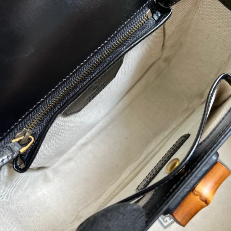 675797 CM 15 High-Quality Bags - Image 8