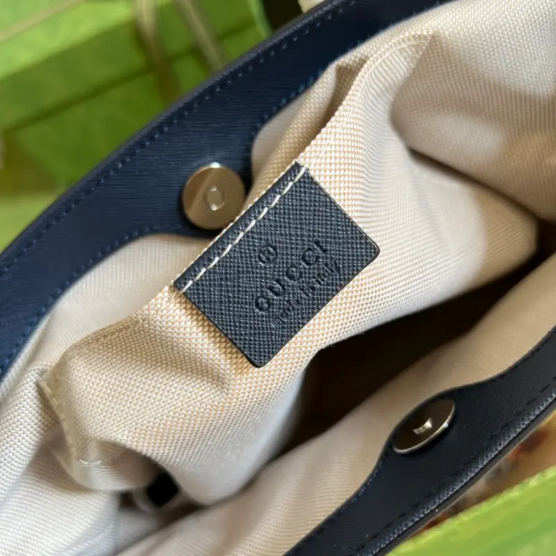 410812 CM 7 High-Quality Bags - Image 8