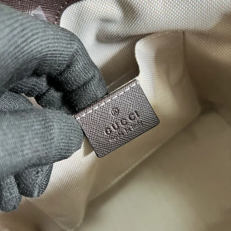 410812 CM 27 High-Quality Bags - Image 8