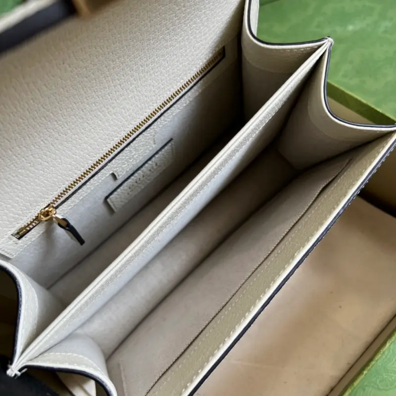 651055 CM 4 High-Quality Bags - Image 8