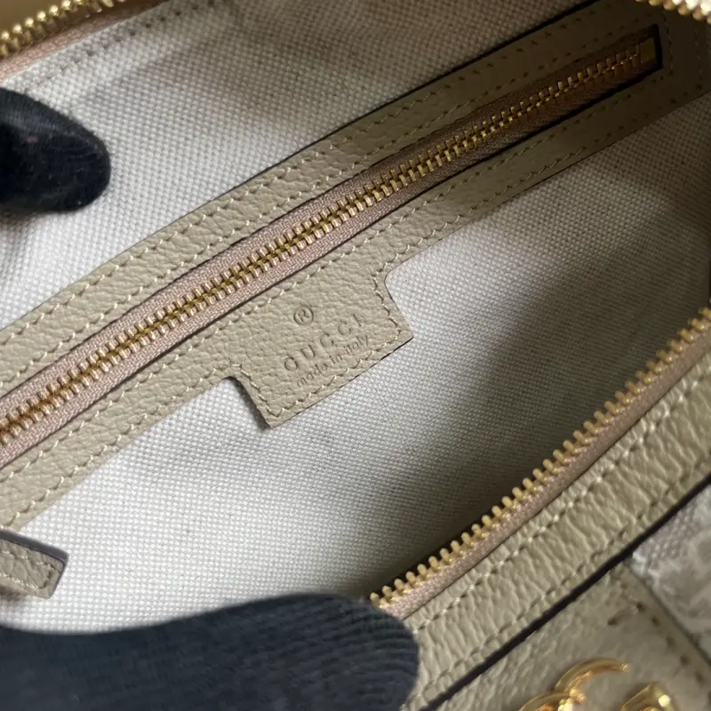 772061 CM 3 High-Quality Bags - Image 8