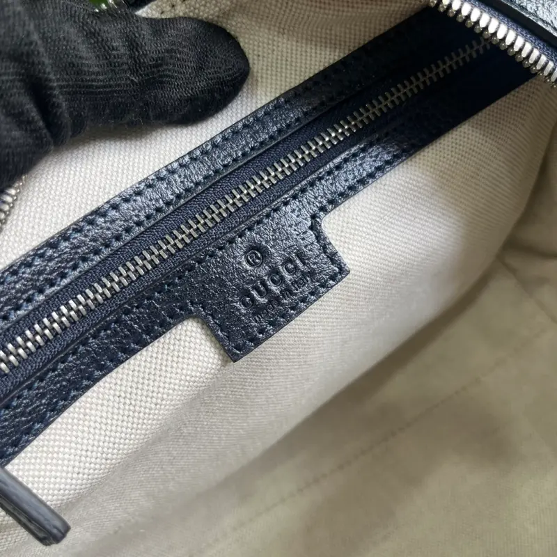 772061 CM 4 High-Quality Bags - Image 8