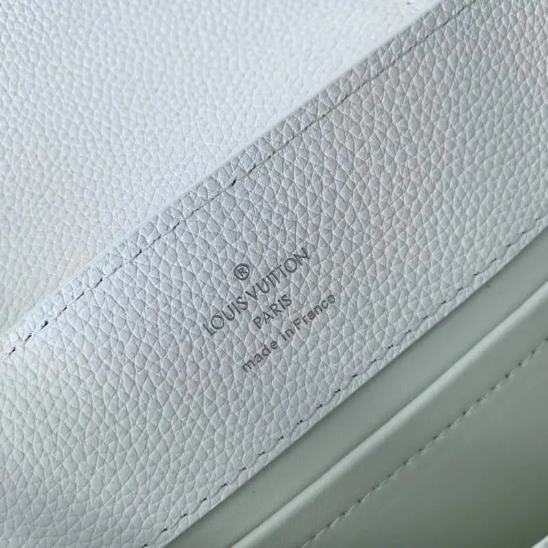 M24666 White 22x12x8cm High Quality Bags - Image 8