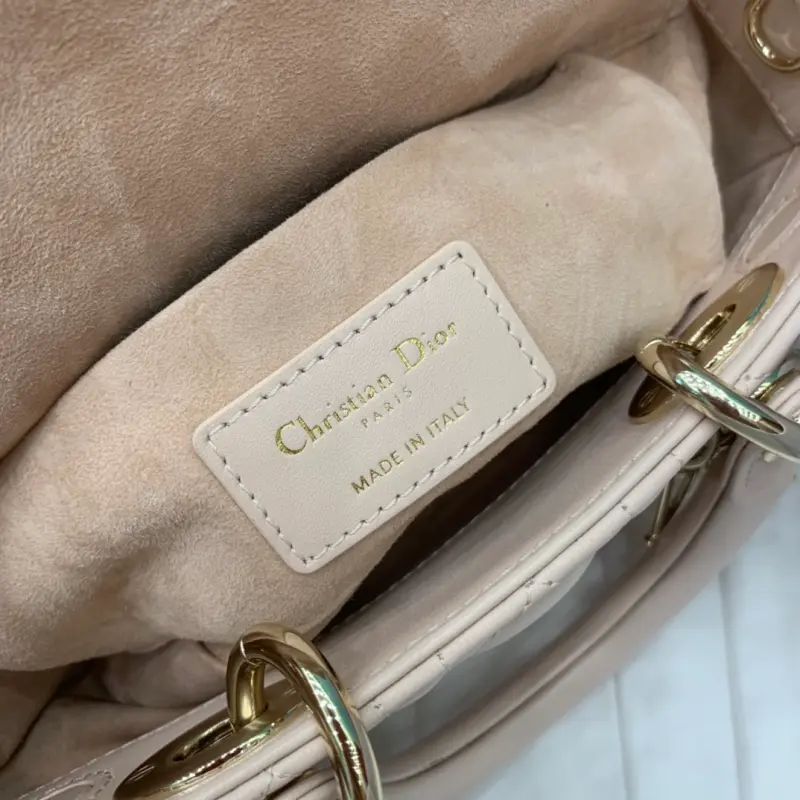 ML24 7 High Quality Bags - Image 8