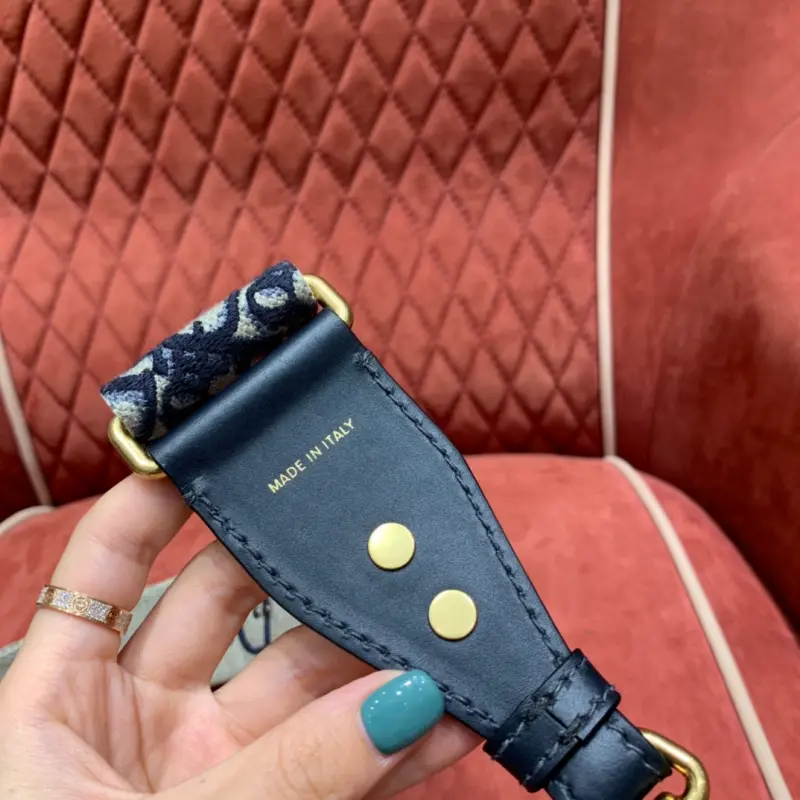 ML213 2 High Quality Bags - Image 7