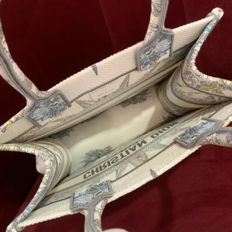 ML192 2 High Quality Bags - Image 7