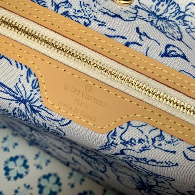 M11263 Blue HH87 31x28x14cm High Quality Bags - Image 9