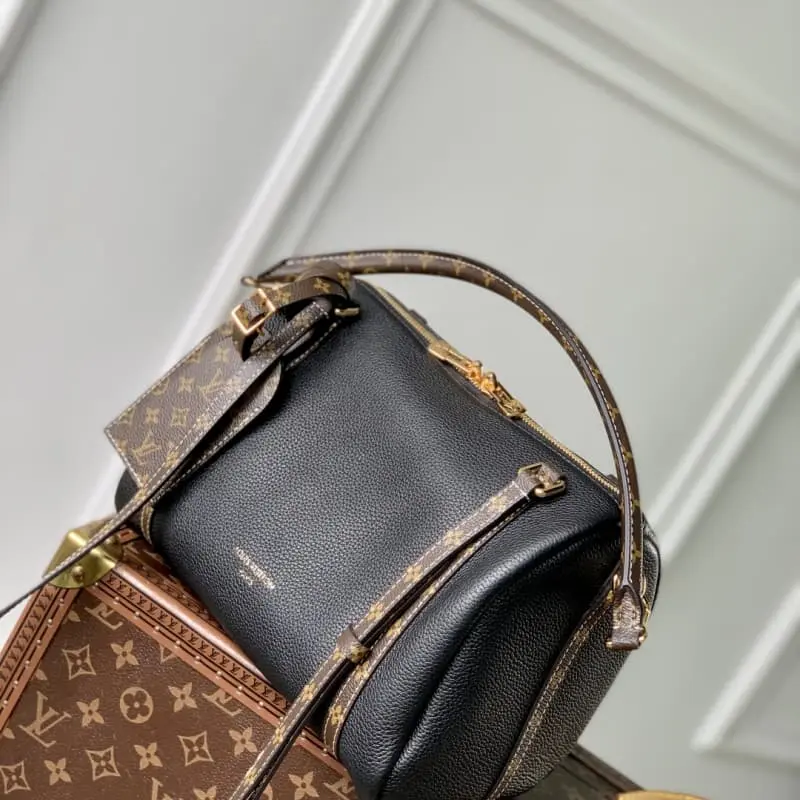 M13667 25x15x18cm High Quality Bags - Image 10