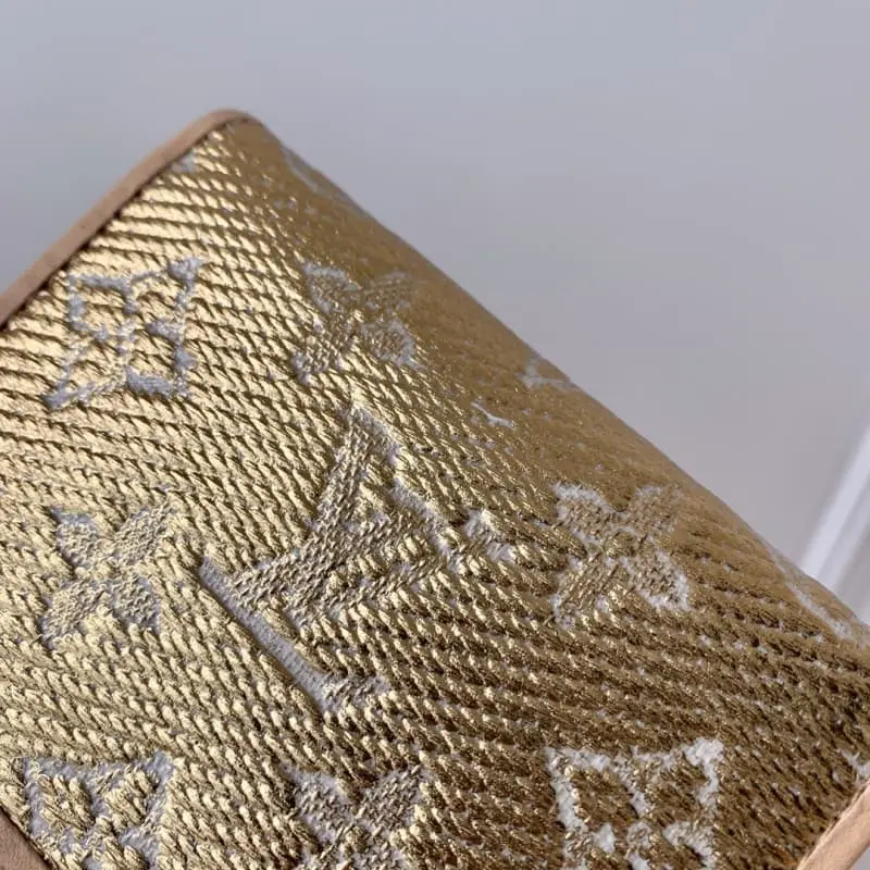 M82483 Gold 11x8.5x2cm High Quality Bags - Image 4