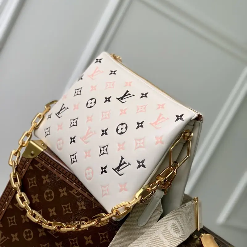 M22954 White 26x20x12cm High Quality Bags - Image 7