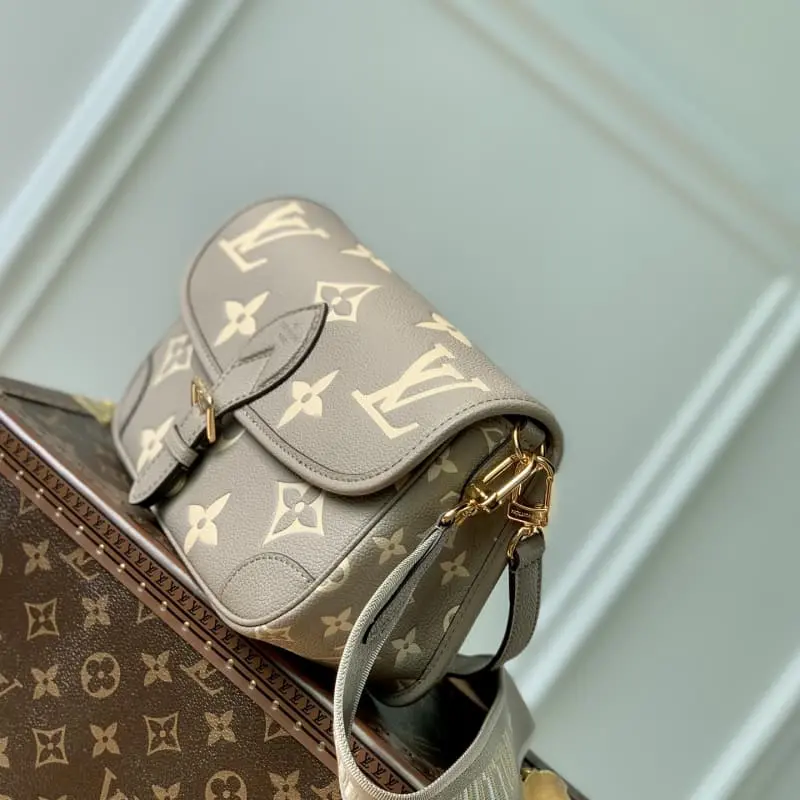 M46386 Grey Silk Screen 23x16x8.5cm High Quality Bags - Image 7