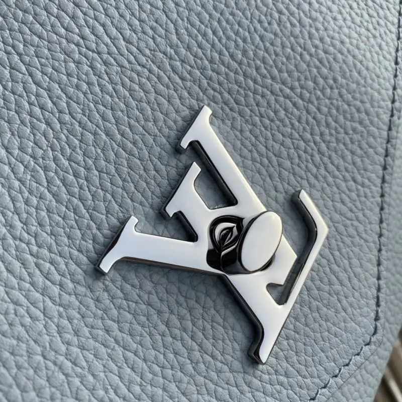 M56137 22.5x17x5.5cm High Quality Bags - Image 6