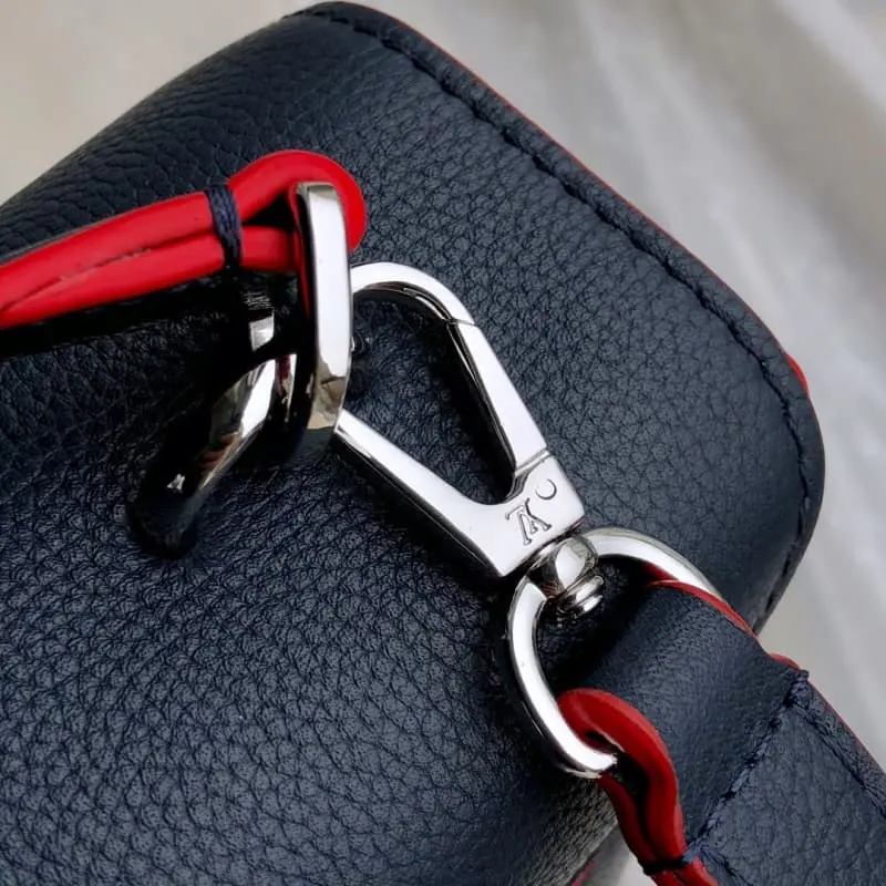 M53197 28x20x11cm High Quality Bags - Image 6