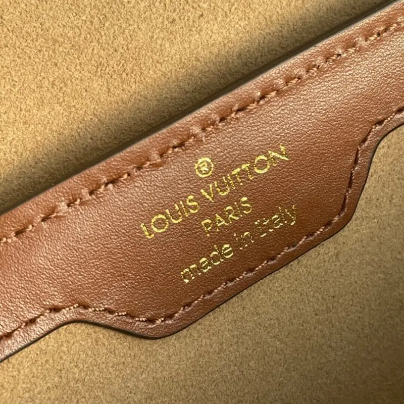 M57835 20x10x10cm High Quality Bags - Image 7