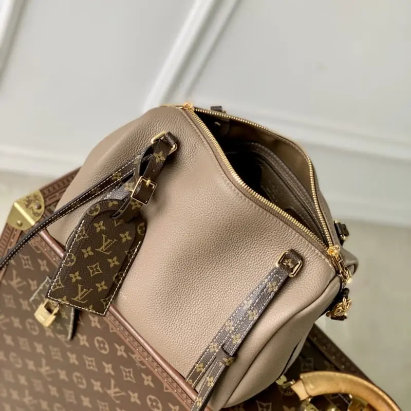 M13667 S2 25x15x18cm High Quality Bags - Image 8