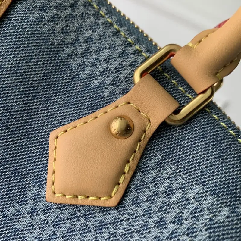 N40682 HH30 18x12x10cm High Quality Bags - Image 7