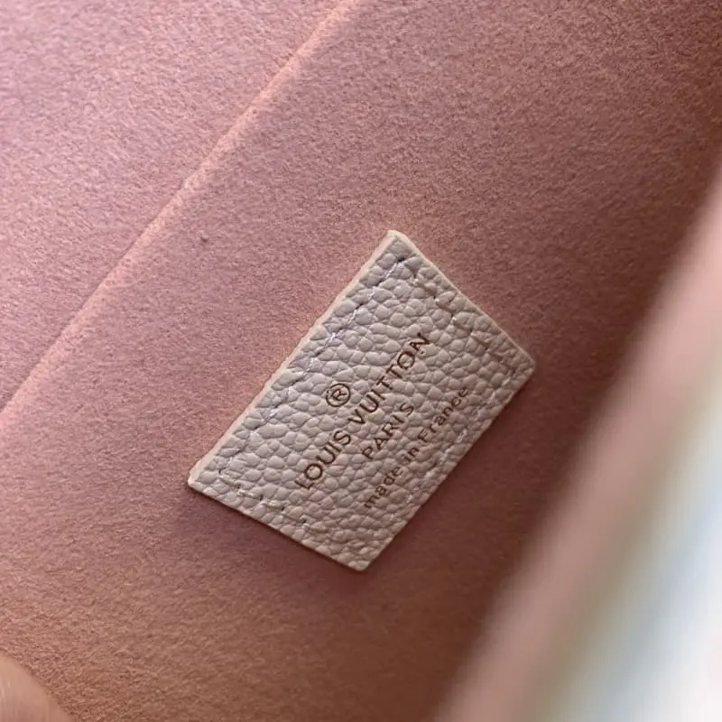 M69977 21x12x3cm High Quality Bags - Image 7