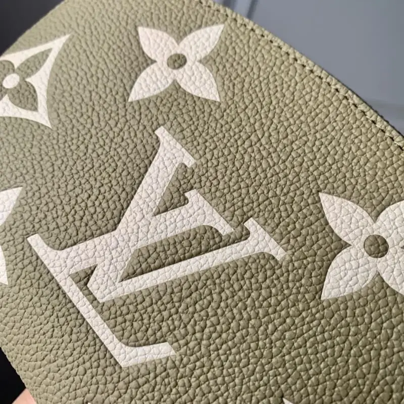 M82493 Green 17x12x6cm High Quality Bags - Image 7