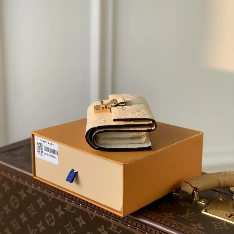 M81071 White (embossed) 11.5x8.5x4cm High Quality Bags - Image 7