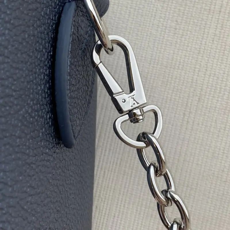 M58958 20.5x13.5x12cm High Quality Bags - Image 6