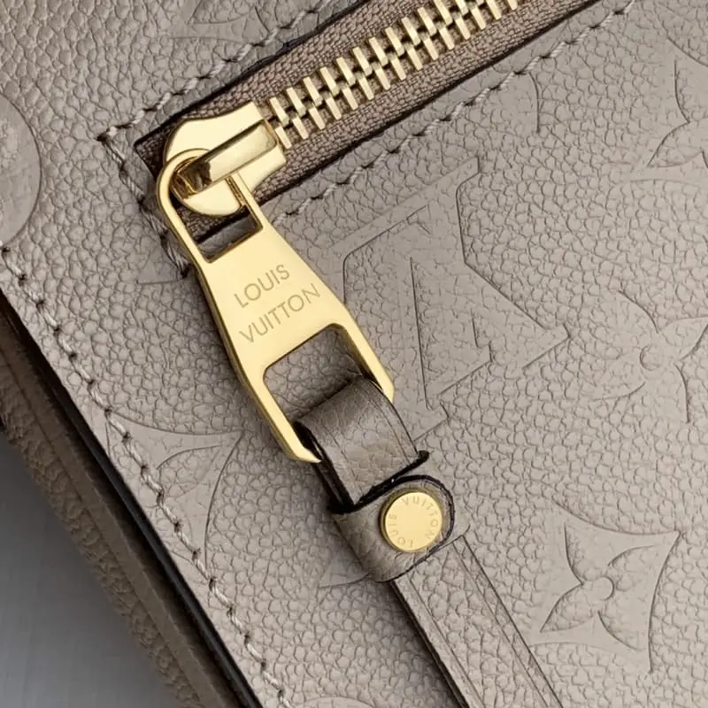 M44738 25x19x7cm High Quality Bags - Image 7