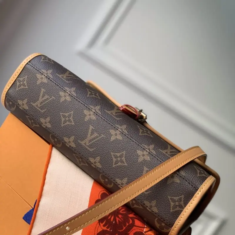 M44919 Large 29x24x10cm High Quality Bags - Image 6