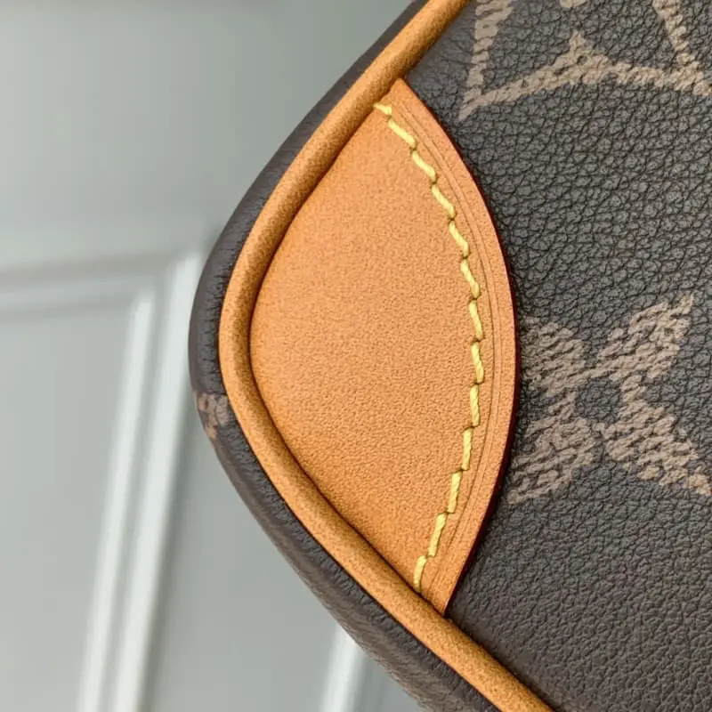 M14024 20x8x13.5cm High Quality Bags - Image 7