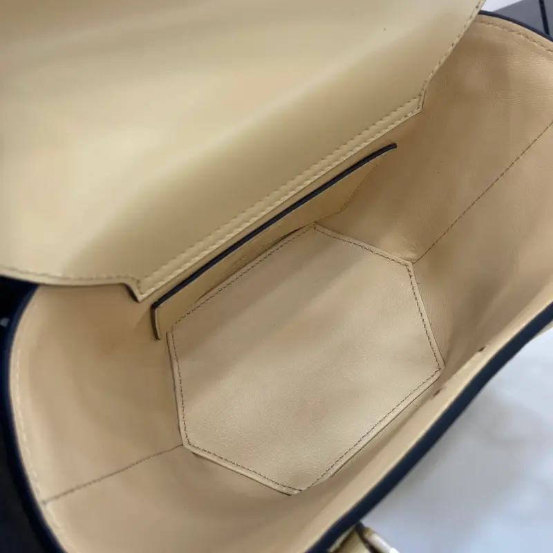 805832 CM 1 High-Quality Bags - Image 9