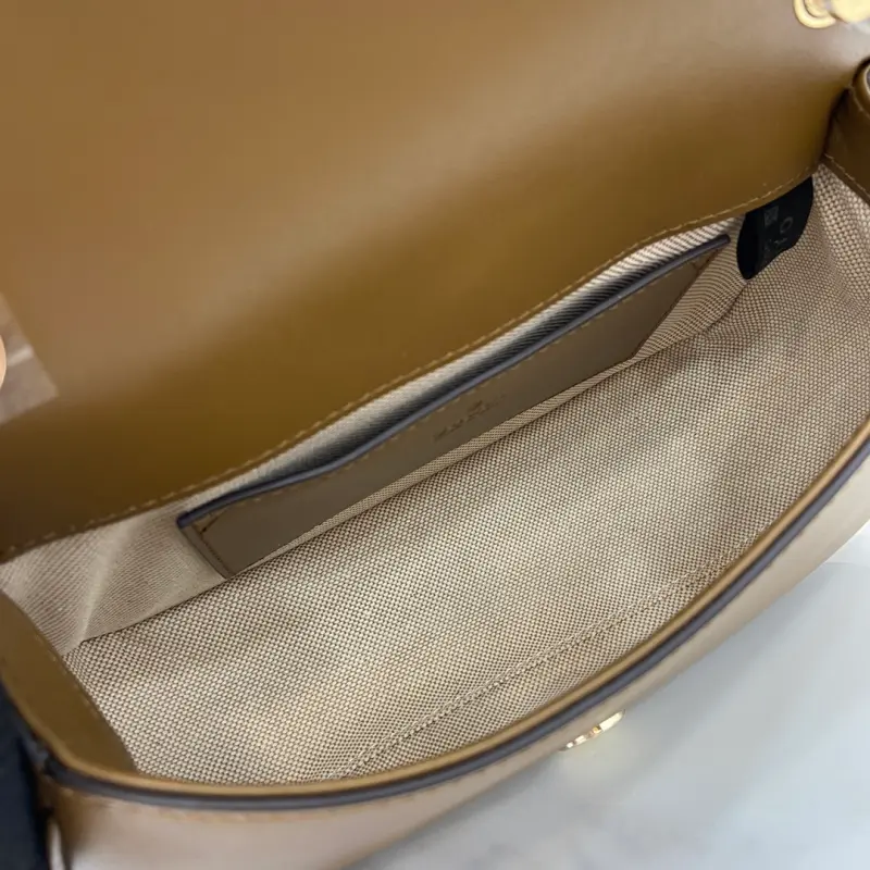 815700 CM 1 High-Quality Bags - Image 8