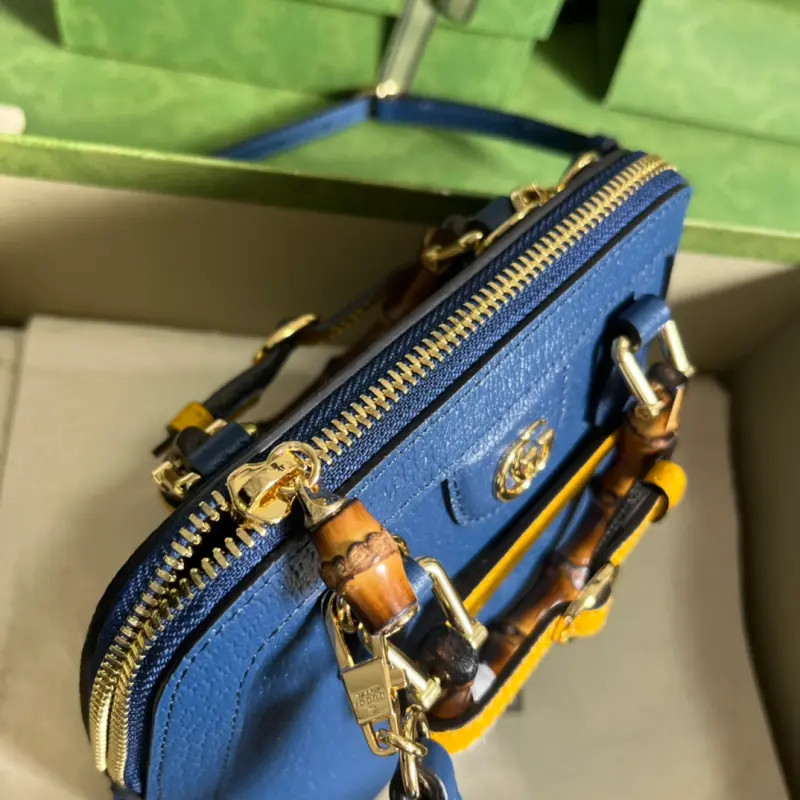 715775 CM 3 High-Quality Bags - Image 7