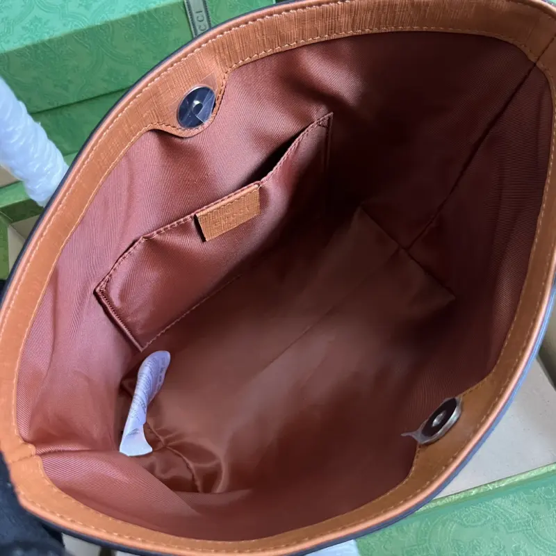 410812 CM 11 High-Quality Bags - Image 7